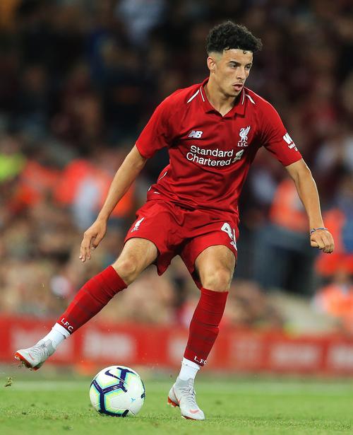 足球巴西名宿点评国足：需要更多年轻力量（巴西足坛名宿评国足：亟待注入更多年轻血液）