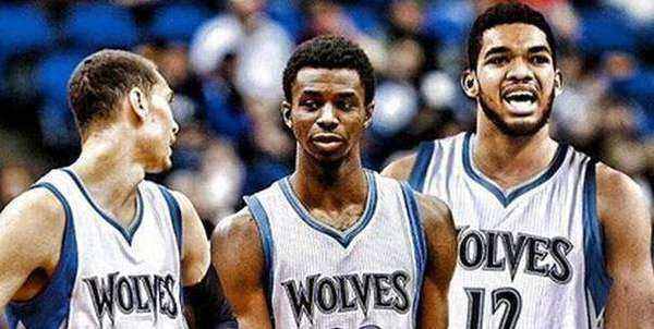 欧冠淘汰赛前瞻：巴萨对阵曼联,（巴萨迎战曼联：欧冠淘汰赛前瞻）