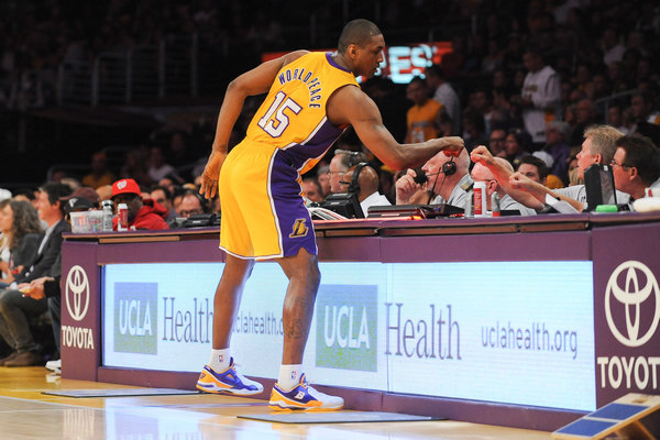 集锦：拉齐奥2-0卡利亚里（拉齐奥2比0力克卡利亚里：比赛集锦）