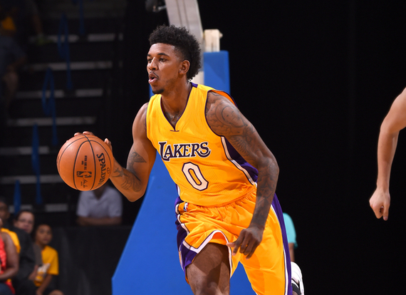 欧冠赛场精彩瞬间：皇马主场2-0取胜,（欧冠高光时刻：皇马主场2-0告捷）