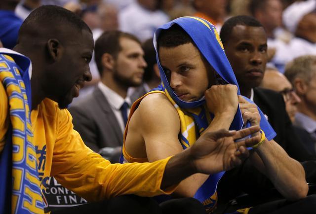 队报：法国队世界杯26人大名单已经确定16人，竞争很激烈（队报：法国队世界杯26人名单已锁定16席，名额之争白热化）