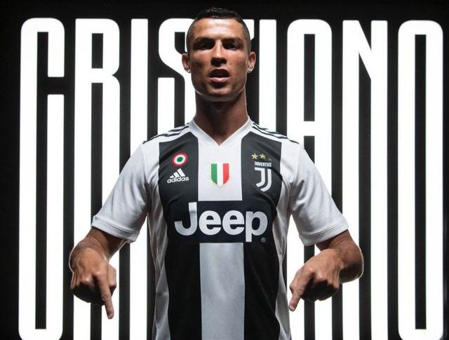 前锋关键时刻破门，球队士气高涨（射手临危建功，全队斗志被点燃）