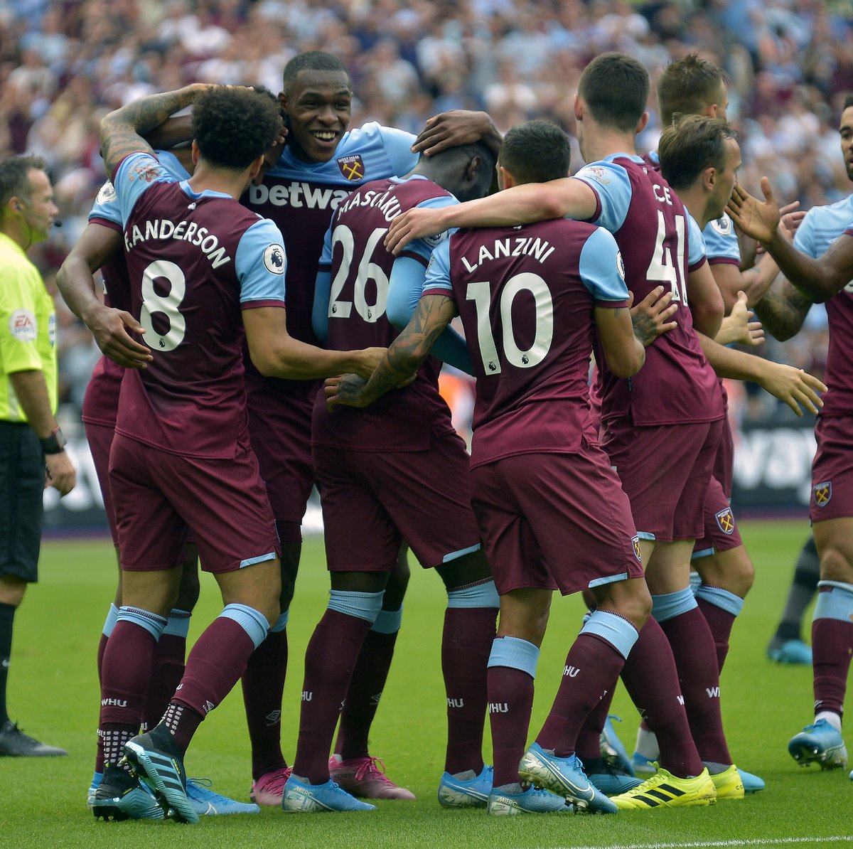 曼城主帅瓜迪奥拉盛赞哈兰德：10球成就“疯狂”（曼城主帅瓜迪奥拉：哈兰德10球表现堪称疯狂）